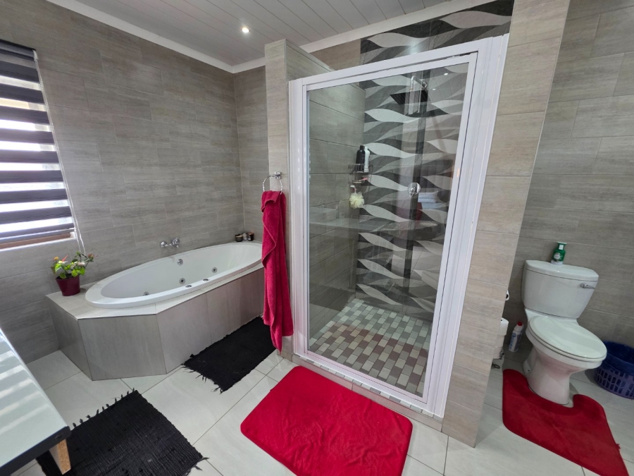 6 Bedroom Property for Sale in Dan Pienaar Free State